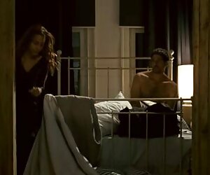 Kötü yalnız porno mature sexy bir kıza katılır
