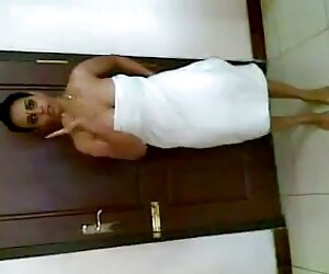 Kocalar sıcak karısını diğer olgun temizlikçi porno eşlerle değiştiriyor