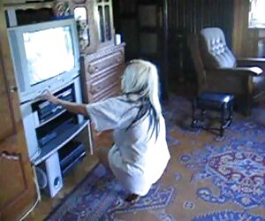Oturma odasında olgun sekreter sikişi kamera