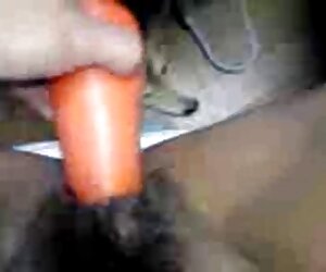 O görünüyor Rus giyme hayır külot porno milf olgun